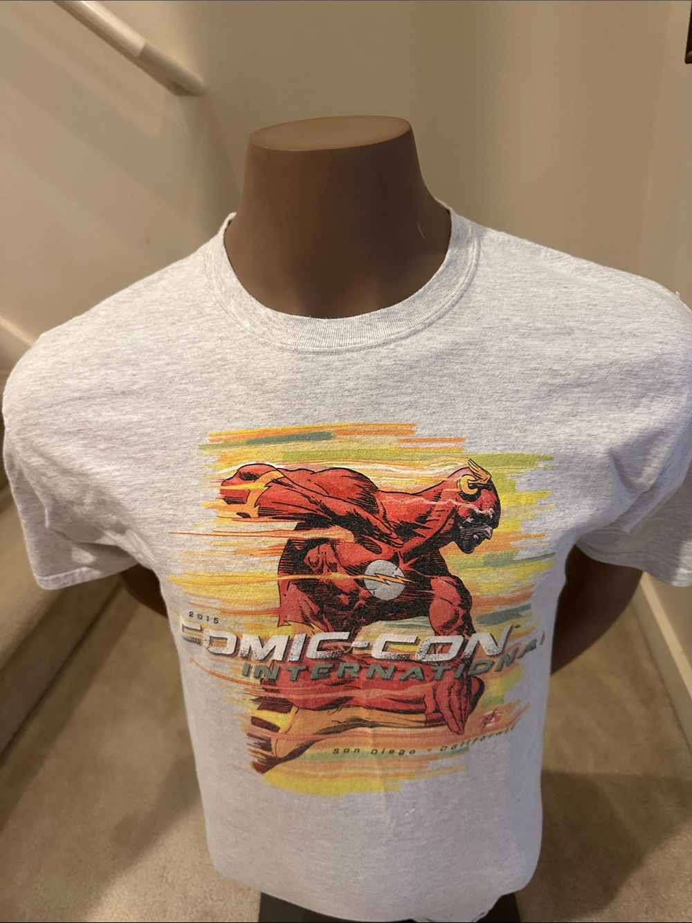 Gray Short-Sleeve Graphic Tee with Red Flash Illustration